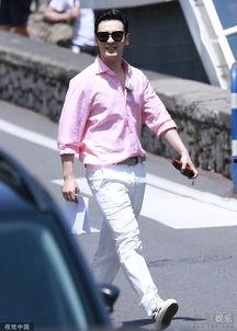 男明星穿粉色衣服,男明星演绎时尚新潮流