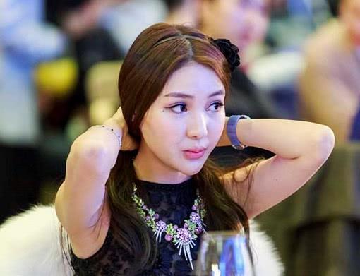 外国网友评论拜金女网红